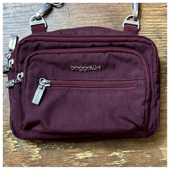 Baggallini Triple Zip Swing Bag - Picture 3 of 9